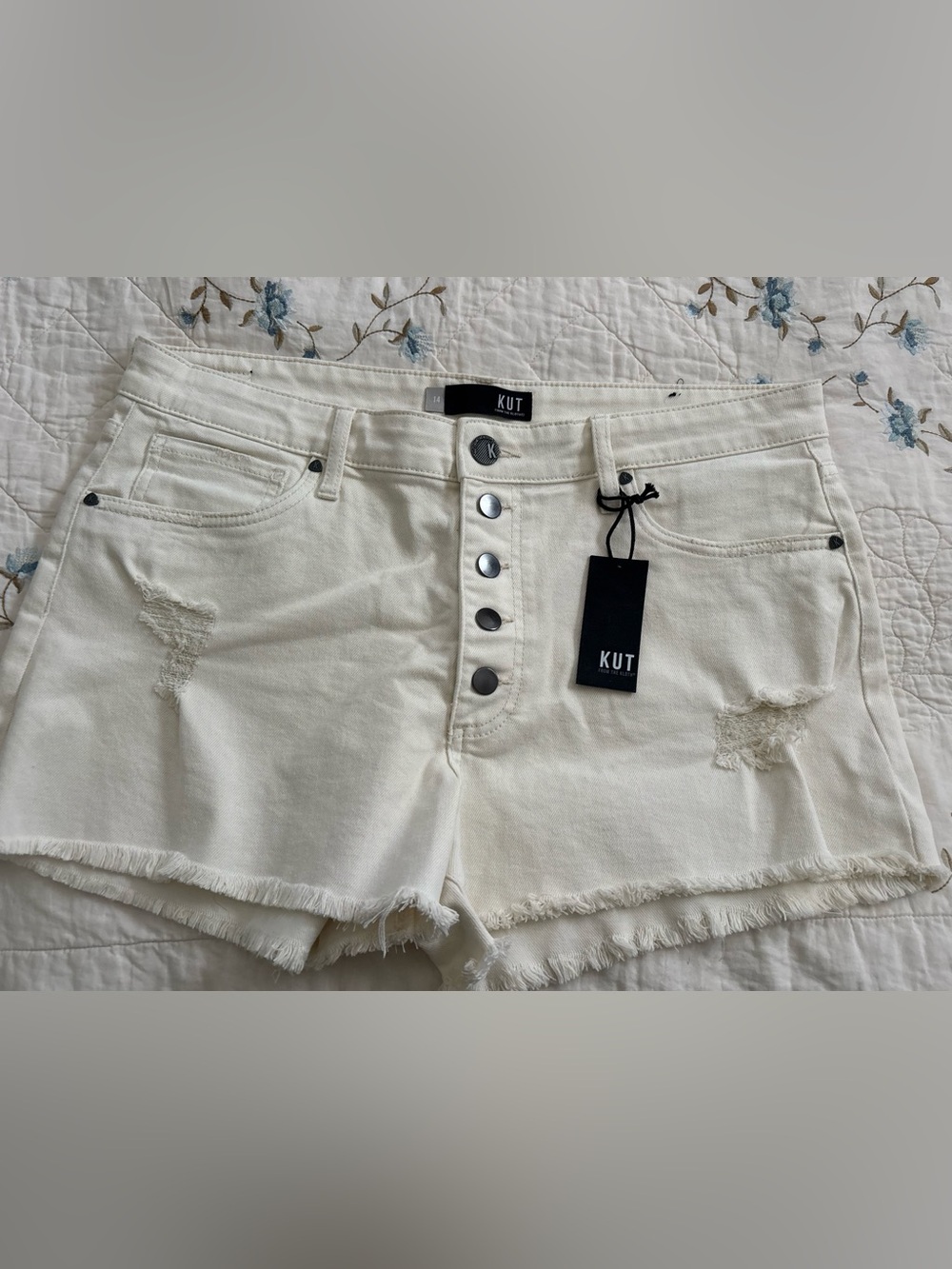 Kut from the Kloth Cream Distressed Button-Front Denim Shorts Women’s 14
